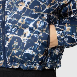 Best The North Face Cropped Nuptse Jakke Til Damer Dusty Periwinkle Water Distortion Small Print-Summit Navy