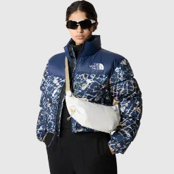 Best The North Face Cropped Nuptse Jakke Til Damer Dusty Periwinkle Water Distortion Small Print-Summit Navy
